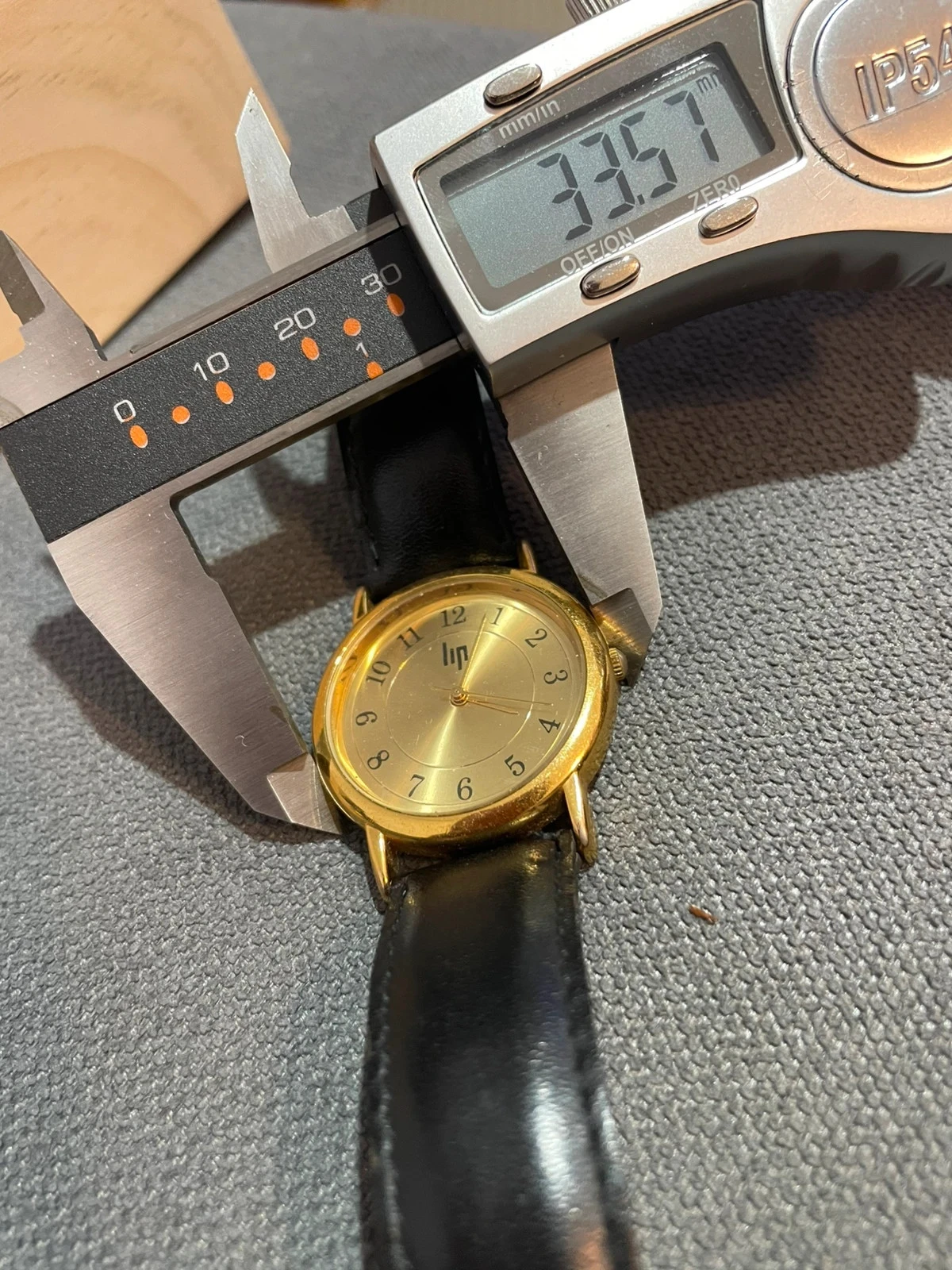 Reloj LIP vintage cuarzo dorado 33,6 mm – números arábigos, clásico francés 80/90 – photo 16